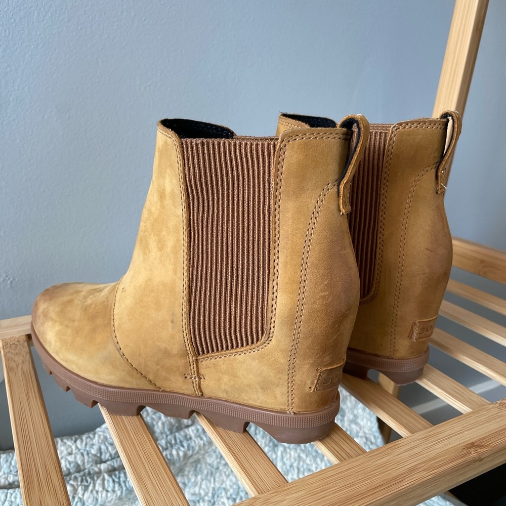 Sorel Women's Joan Of Arctic Wedge II Chelsea Size 7